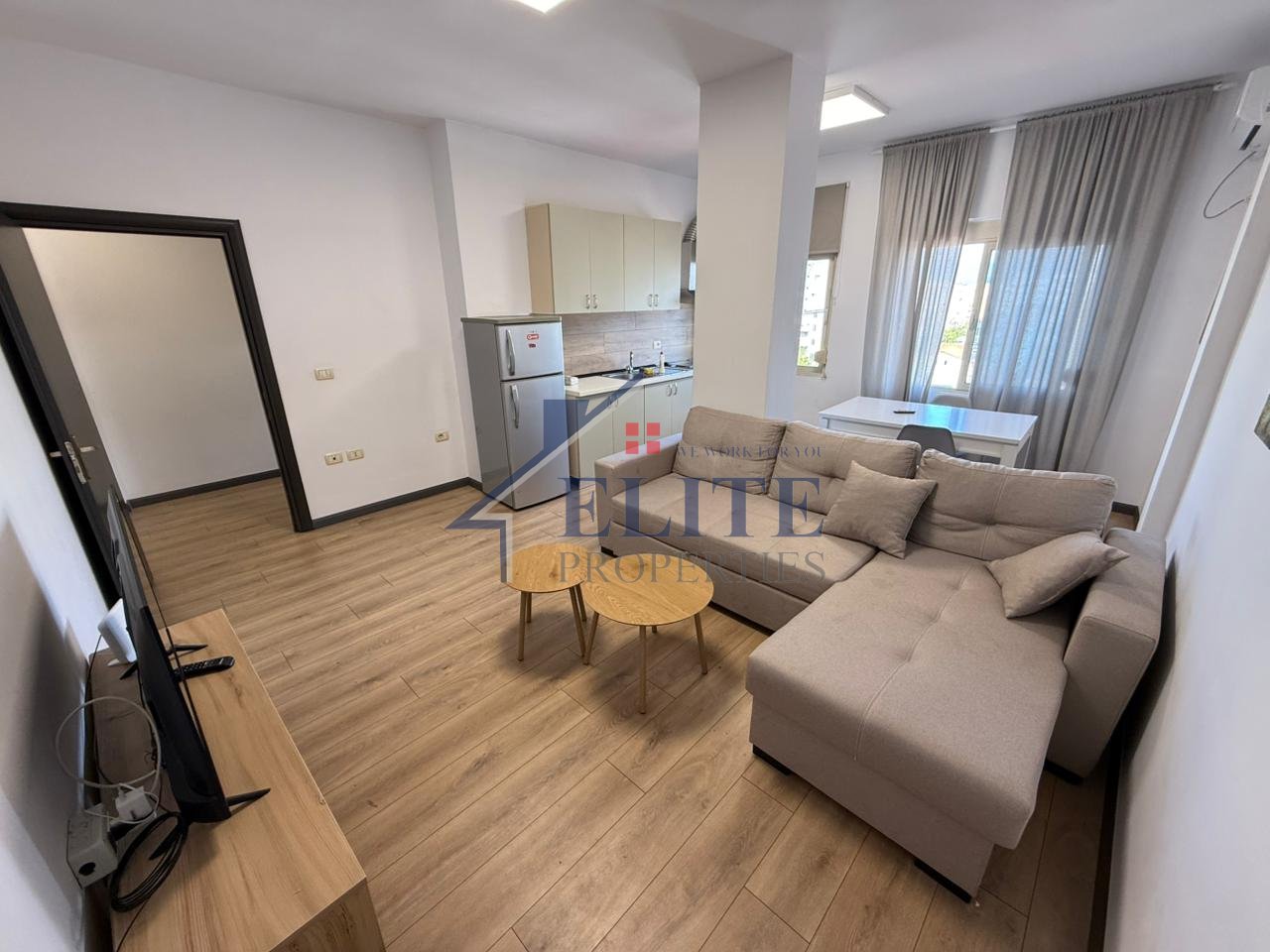 Pranë Qendrës Kristal, apartament 2+1 në shitje