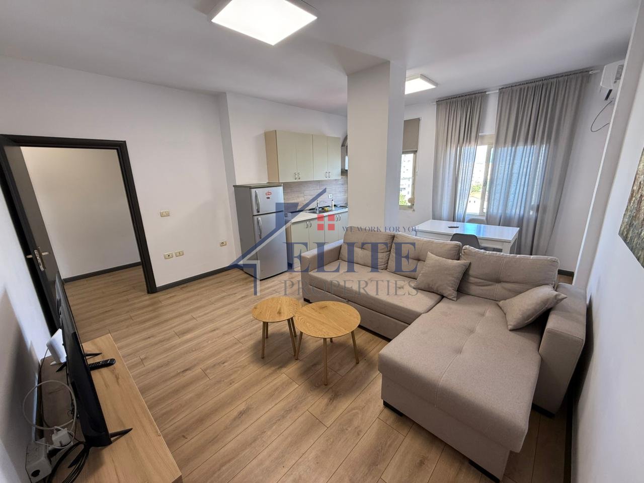 Pranë Qendrës Kristal, apartament 2+1 në shitje