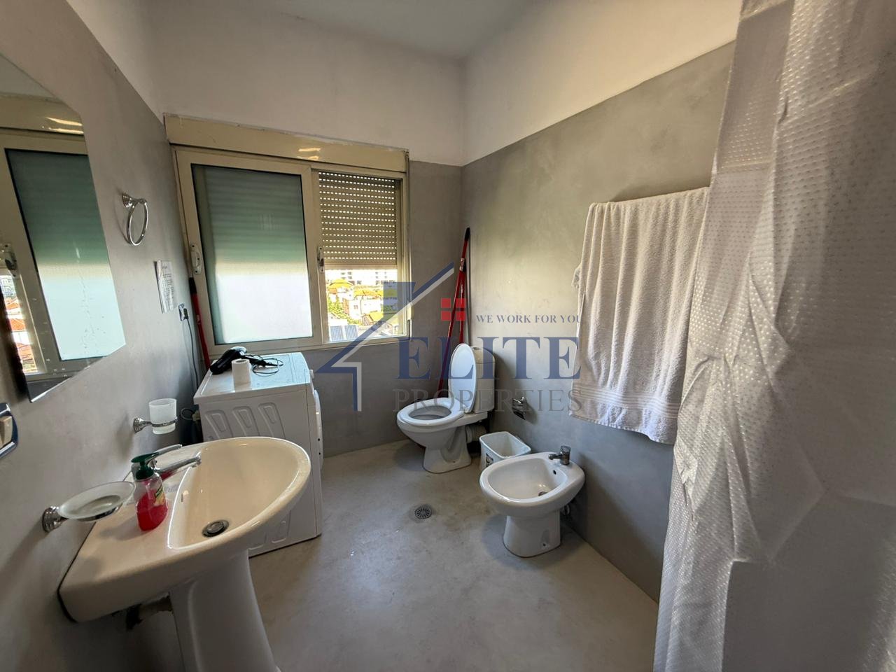 Pranë Qendrës Kristal, apartament 2+1 në shitje