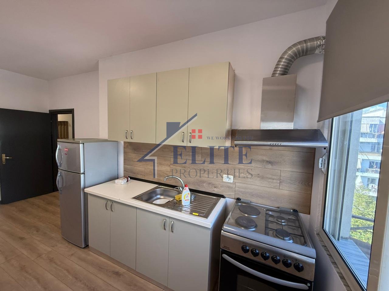 Pranë Qendrës Kristal, apartament 2+1 në shitje