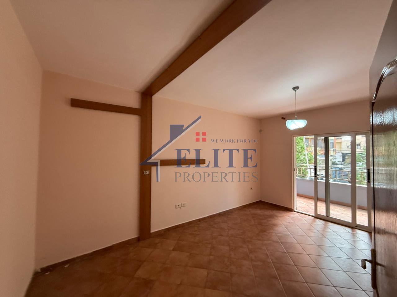 Komuna e Parisit, apartament 1+1 në shitje