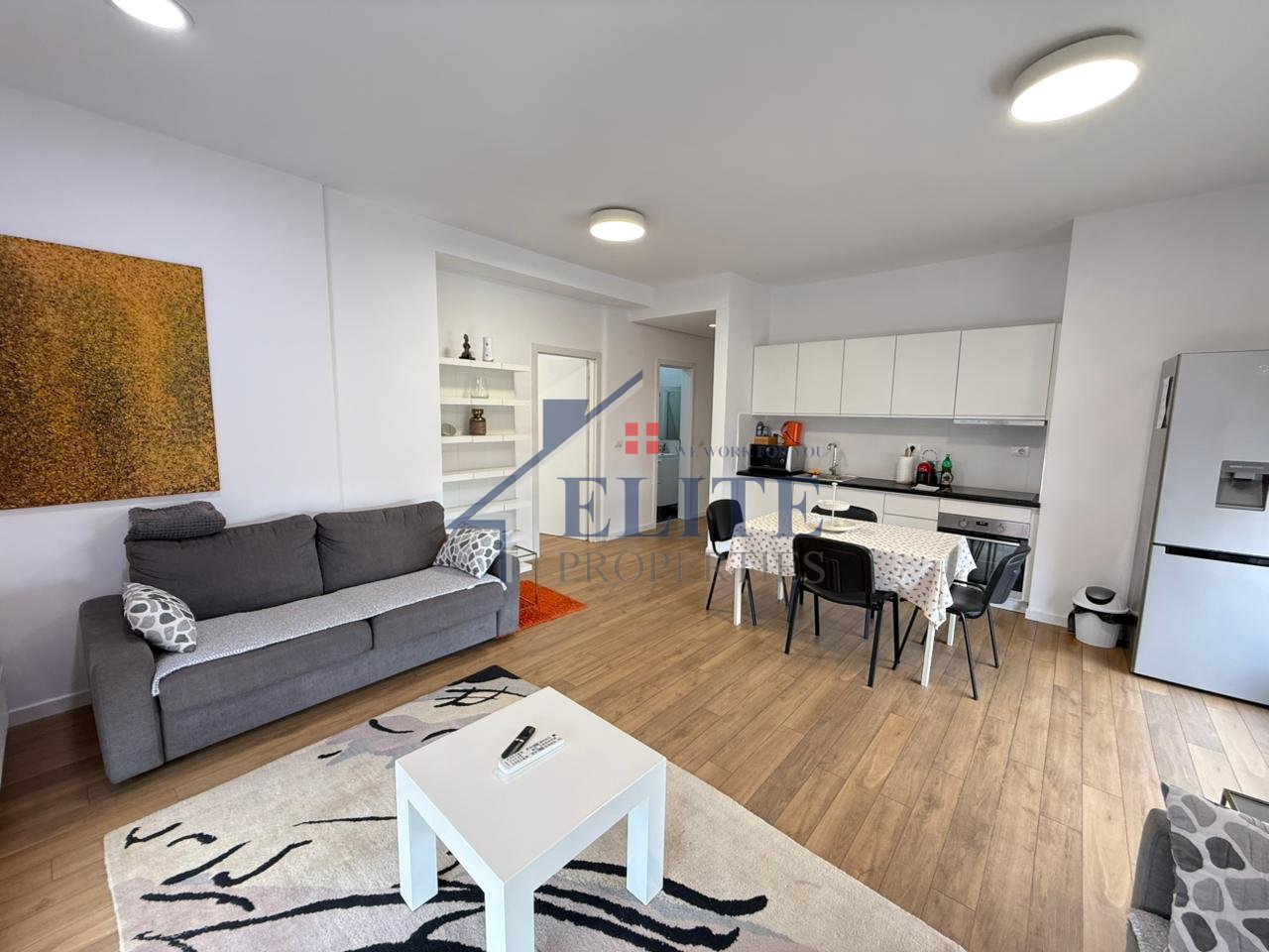 Rruga Myslym Shyri, apartament 5+1 për qira