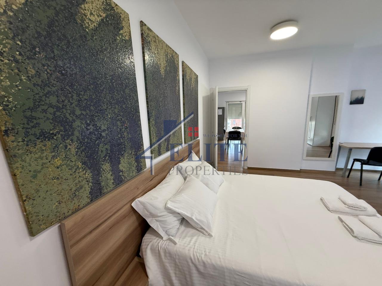 Rruga Myslym Shyri, apartament 5+1 për qira