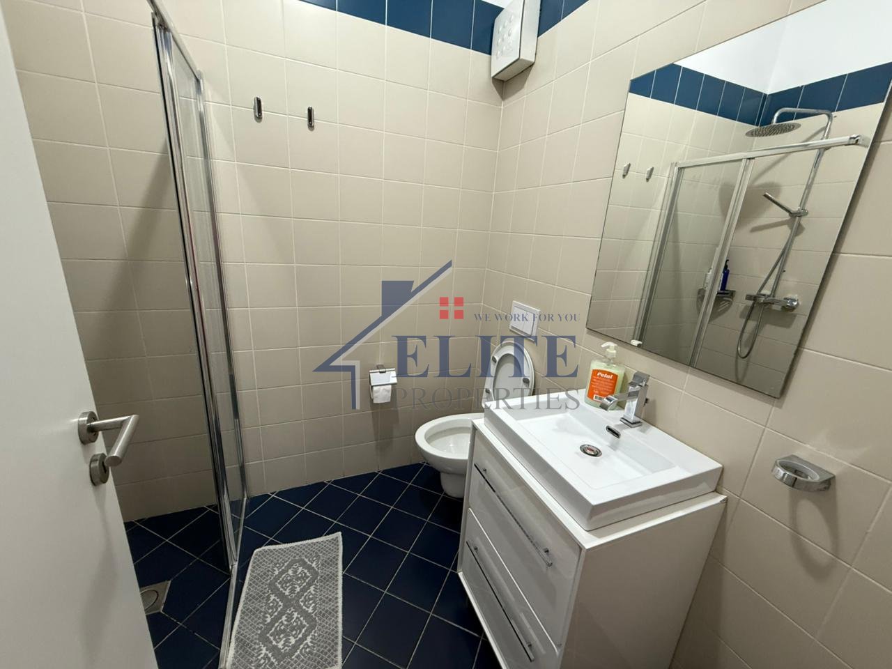 Rruga Myslym Shyri, apartament 5+1 për qira