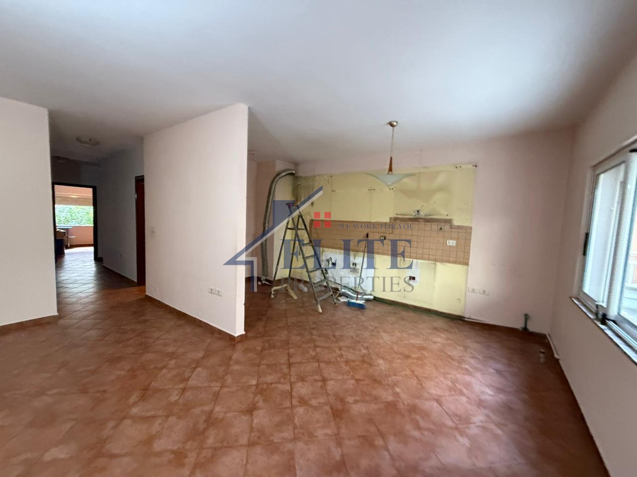 Komuna e Parisit, shiten 2 apartamente 1+1