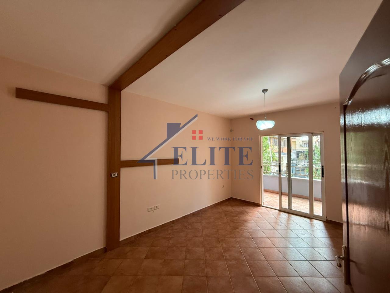 Komuna e Parisit, shiten 2 apartamente 1+1
