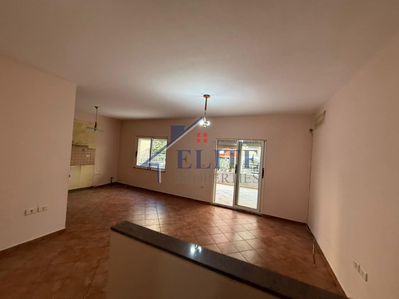 Komuna e Parisit, shiten 2 apartamente 1+1