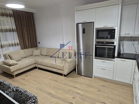 Komuna e Parisit, apartament 1+1 me qira