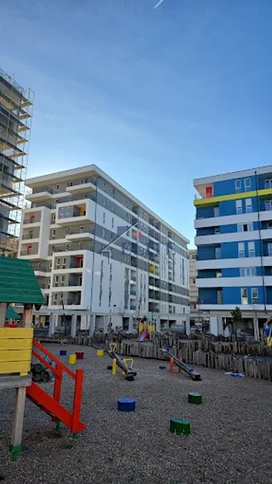 Kompleksi Univers City, ambient zyrash me qira