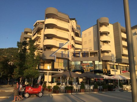Buzë Lungomares Vlorë, apartament 2+1 në shitje
