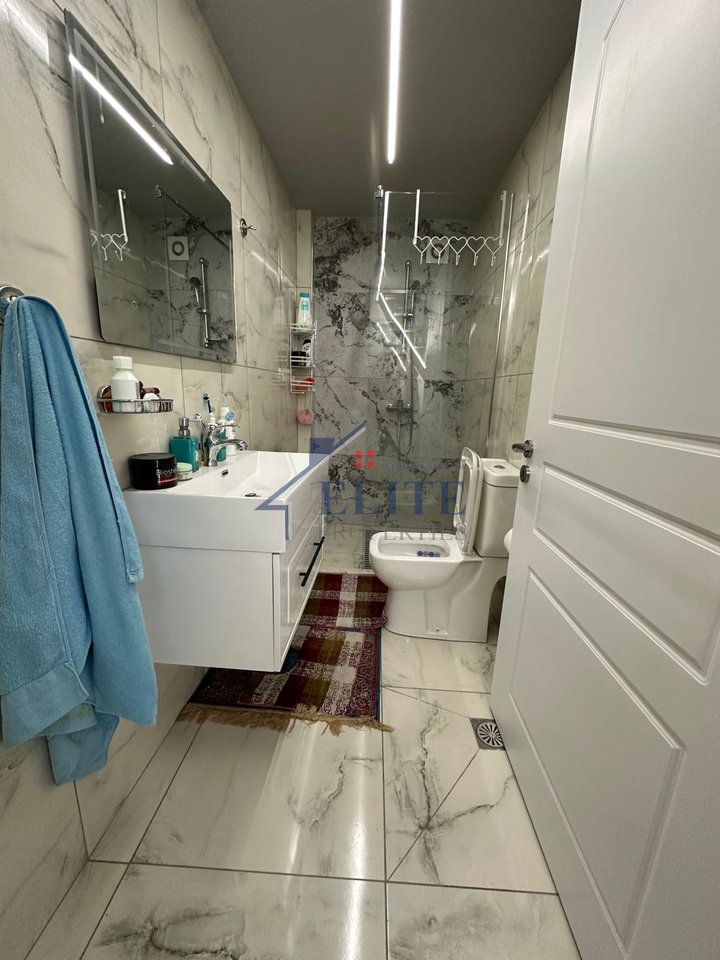 Shkolla e Kuqe, shtëpi private 1+1 me qira