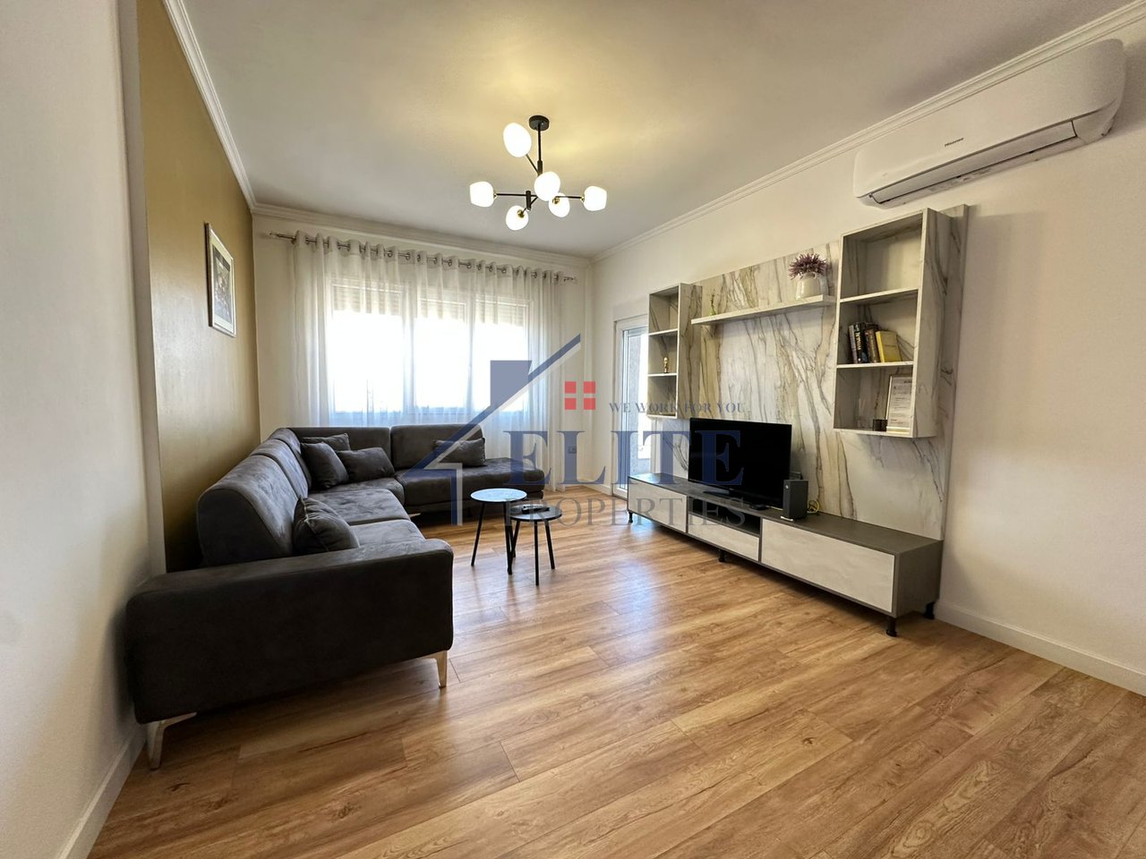 Pazari i Ri, apartament 2+1 me qira