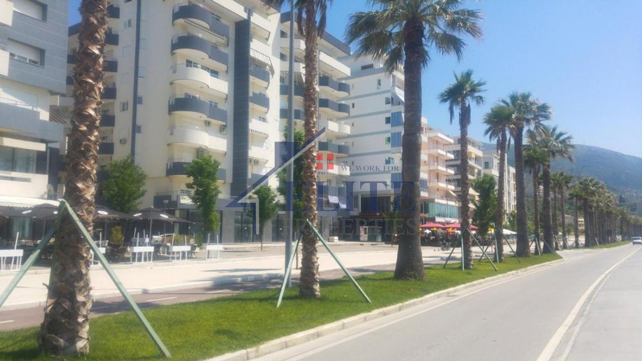 Buzë Lungomares Vlorë, apartament 2+1 në shitje