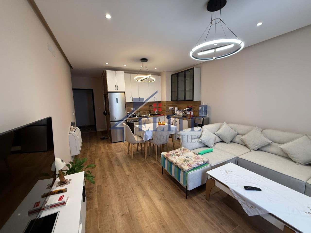 Zogu i Zi, apartament 1+1 me qira