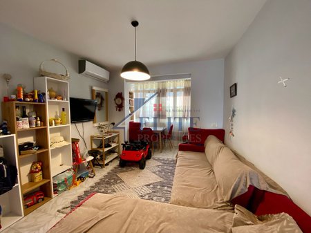 Xhamllik, shitet apartament 1+1