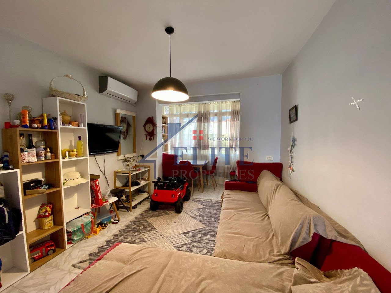 Xhamllik, shitet apartament 1+1