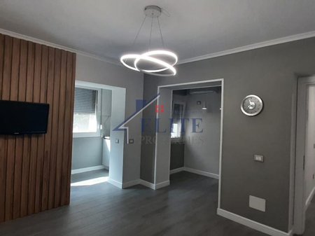 Shkolla e Kuqe, apartament 1+1 me qira