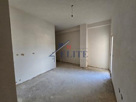Rruga Dritan Hoxha, apartament 2+1 në shitje