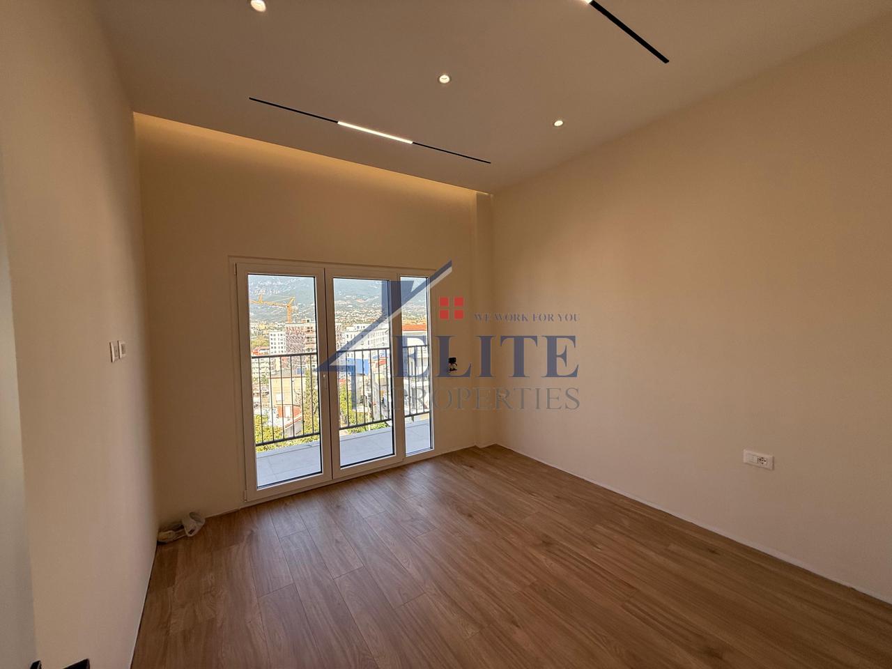 Pranë Kompleksit Mangalem Ali Demi, shitet apartament 1+1