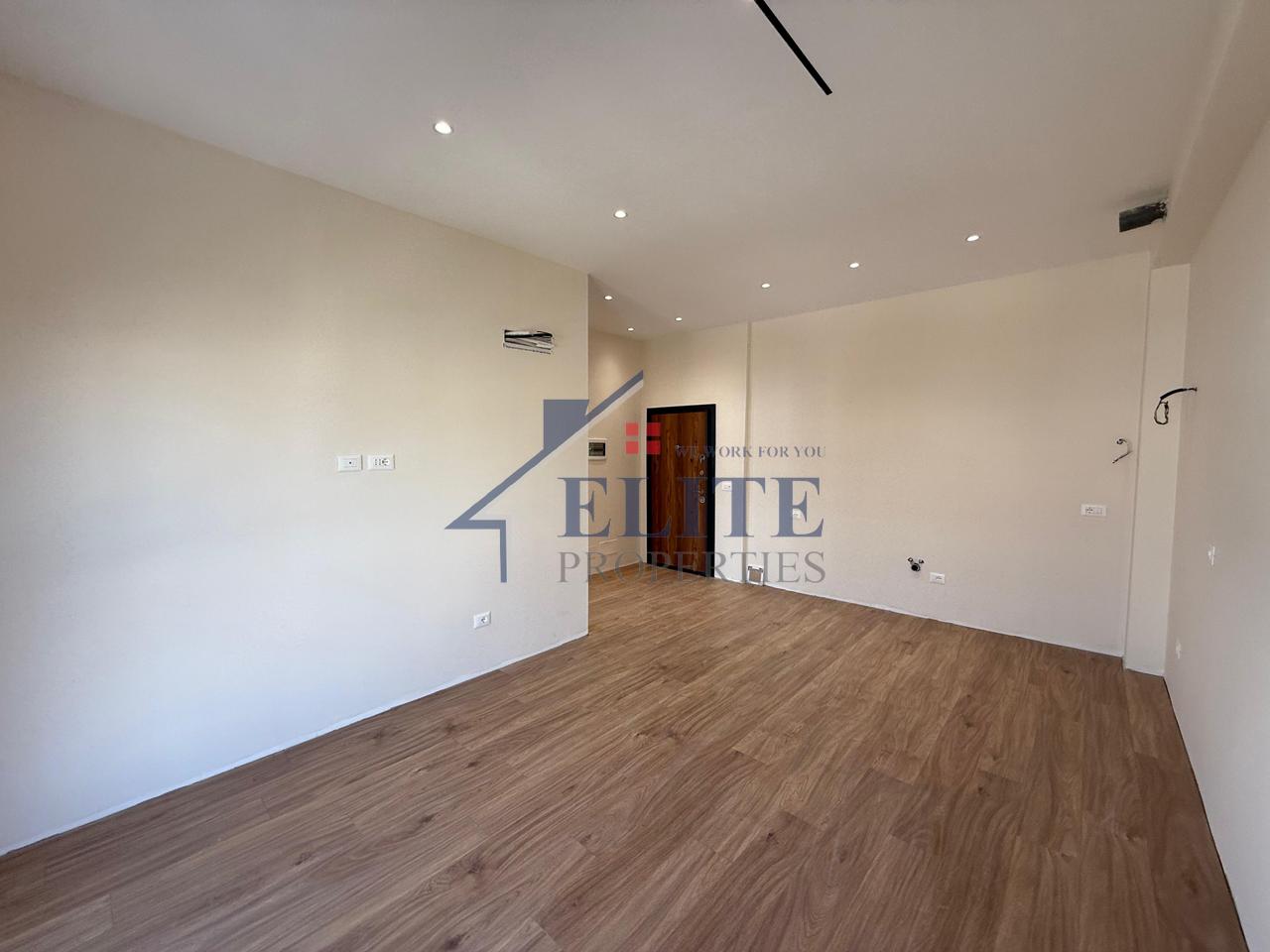Pranë Kompleksit Mangalem Ali Demi, shitet apartament 1+1