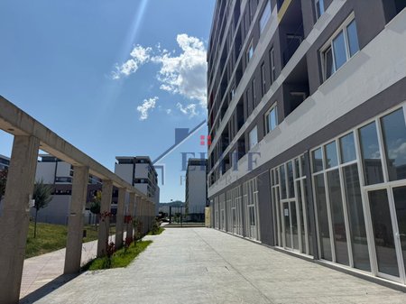 Univers City, shop for rent
