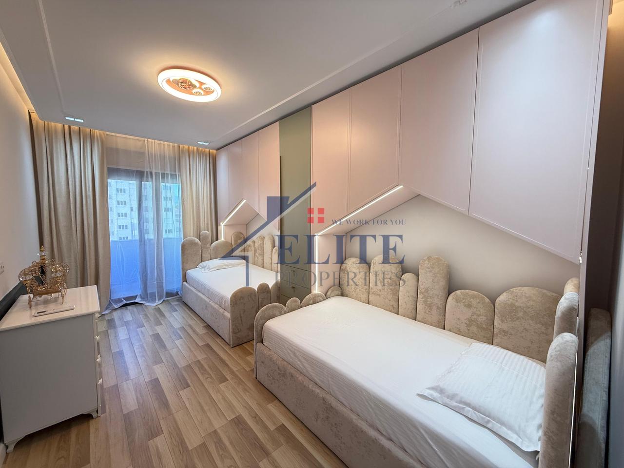 Oasis Residence Unaza e Re, appartamento con due camere da letto in affitto