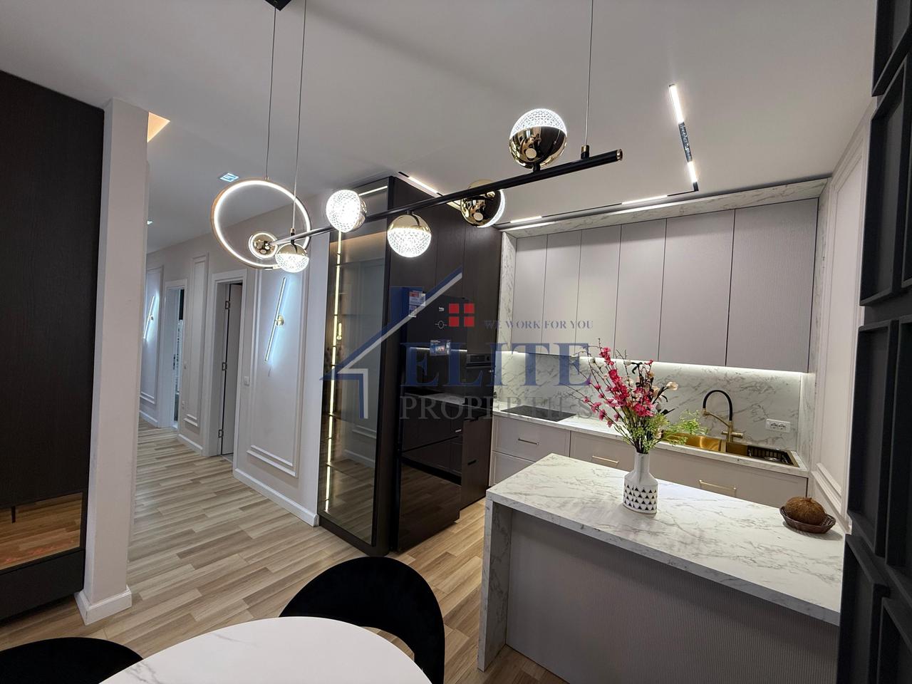 Oasis Residence Unaza e Re, appartamento con due camere da letto in affitto