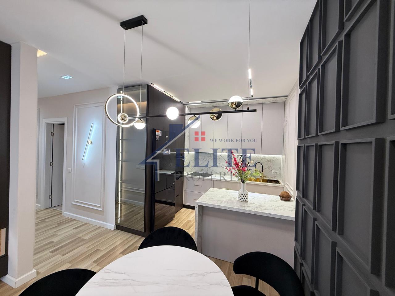 Oasis Residence Unaza e Re, appartamento con due camere da letto in affitto