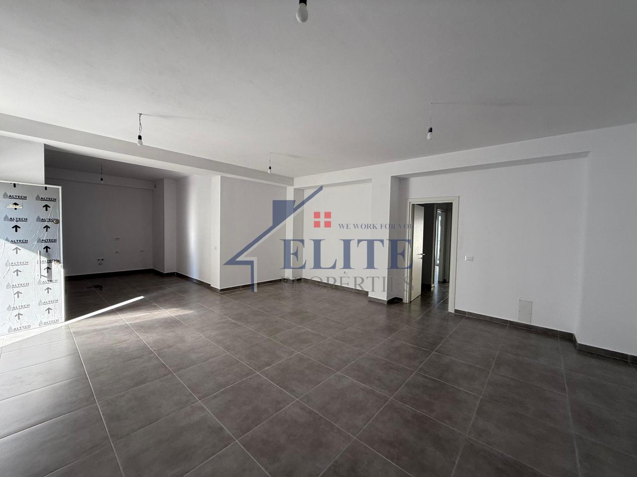 Univers City, appartamento con due camere da letto in affitto