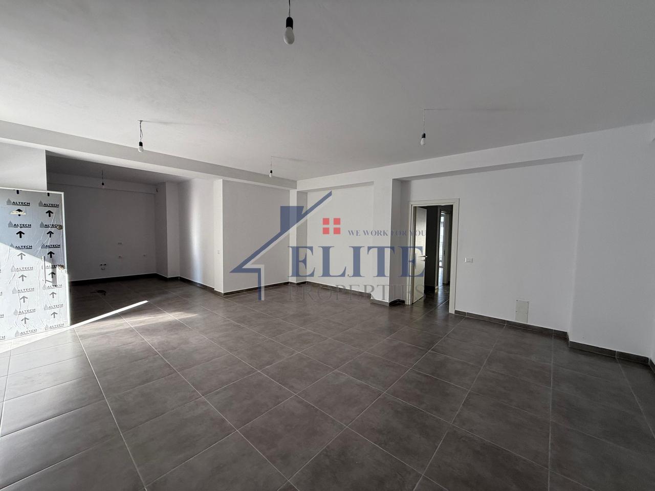 Univers City, appartamento con due camere da letto in affitto