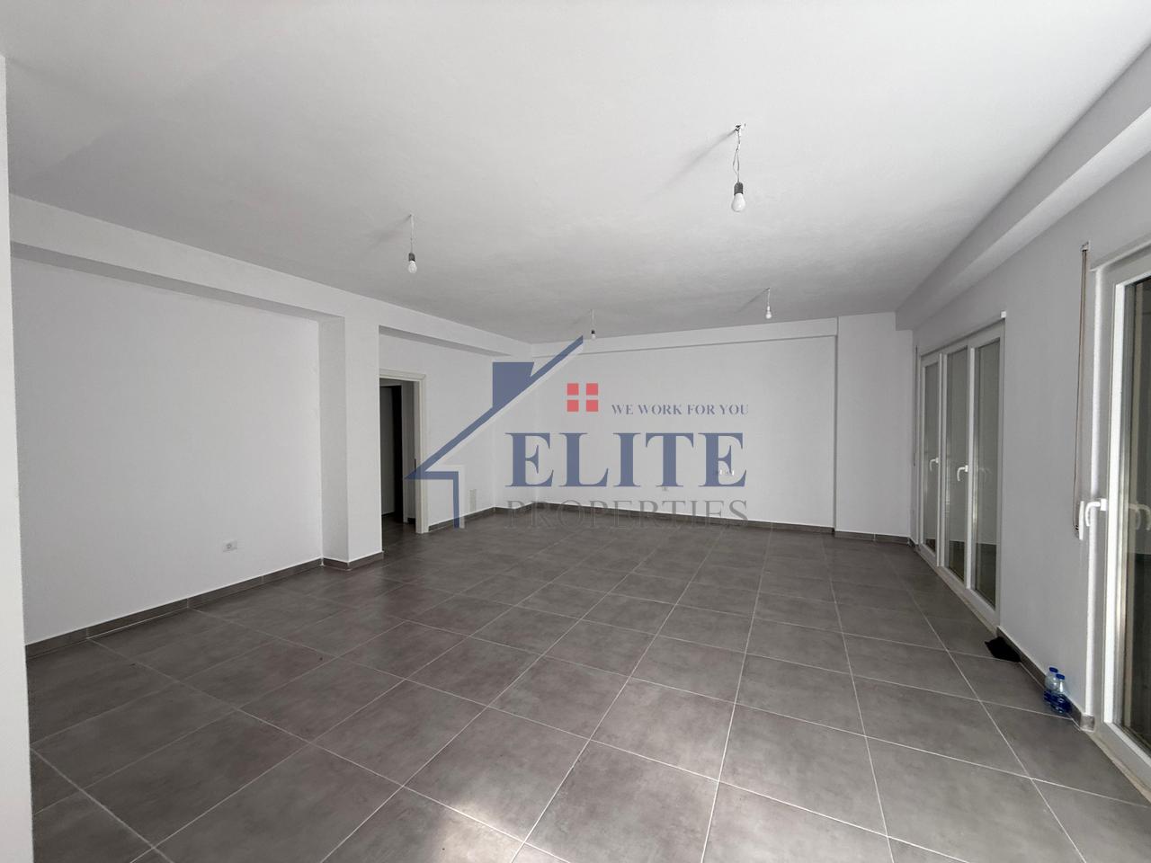 Univers City, appartamento con due camere da letto in affitto