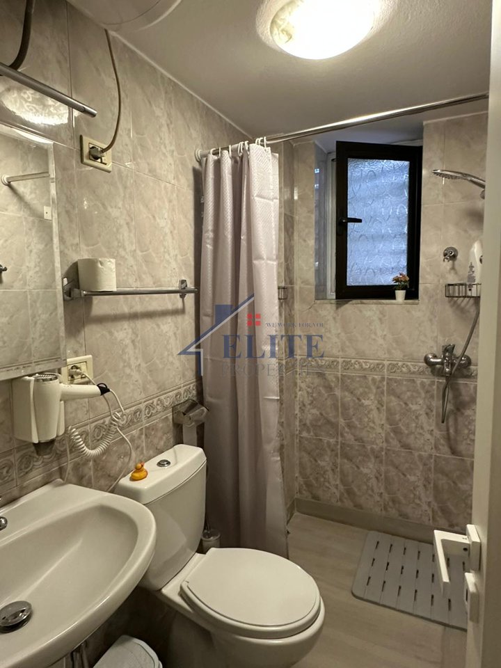 Xhamia e Tabakëve –  apartament 1+1 me qira