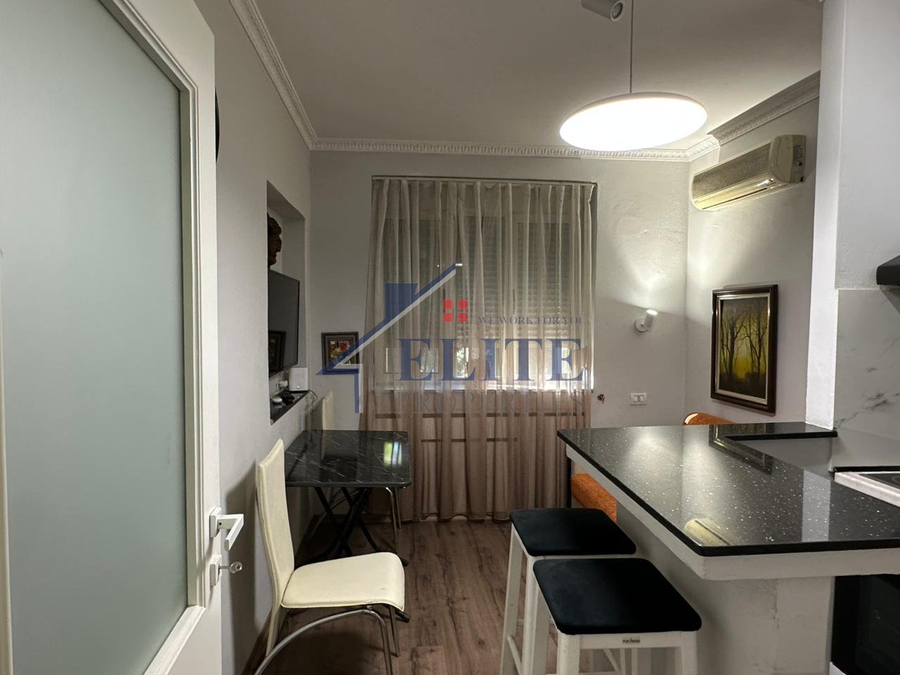 Xhamia e Tabakëve –  apartament 1+1 me qira
