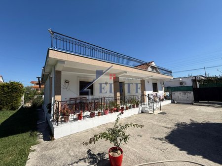 Paskuqan, shtëpi private në shitje