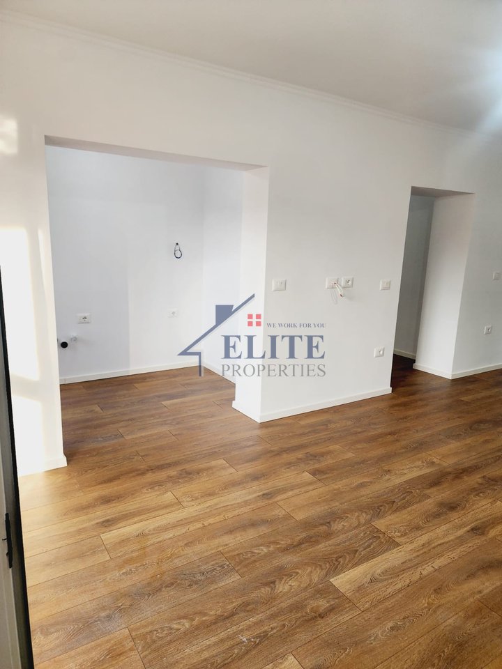 Ali Demi vicino alla Scuola 1 Maggio, appartamento 2+1 in vendita