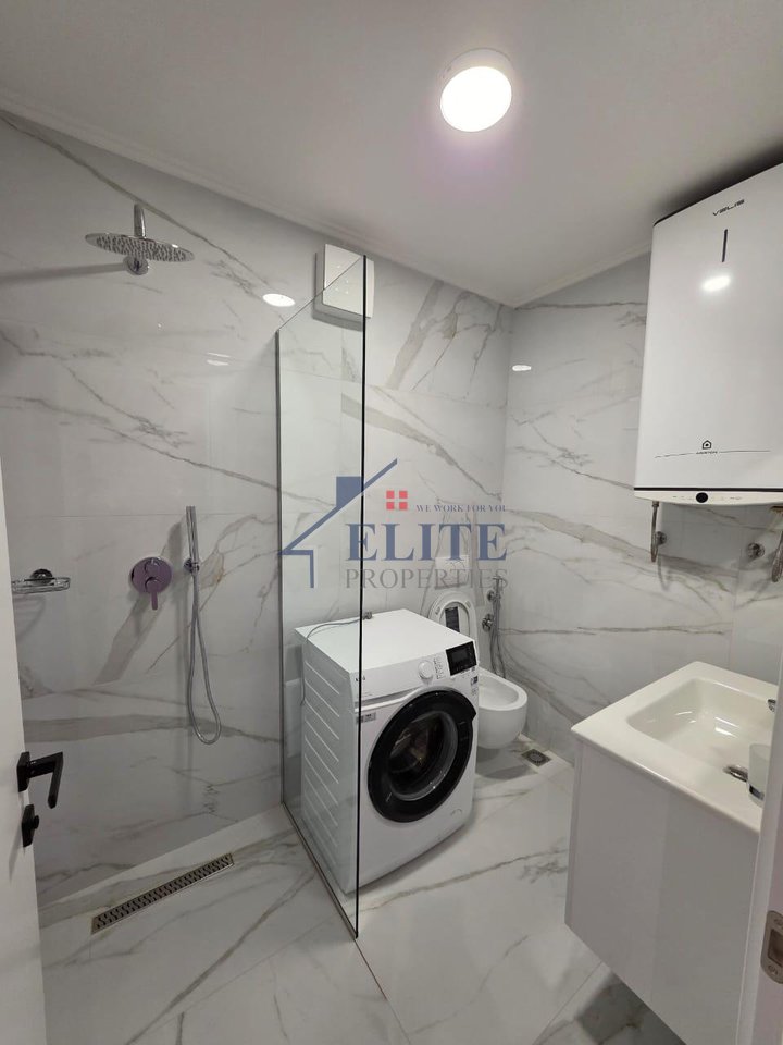 Rrugën e Elbasanit, jepet me qera apartament 2+1