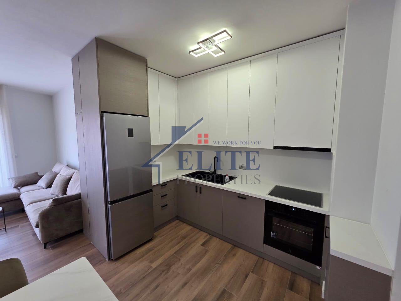 Rrugën e Elbasanit, jepet me qera apartament 2+1
