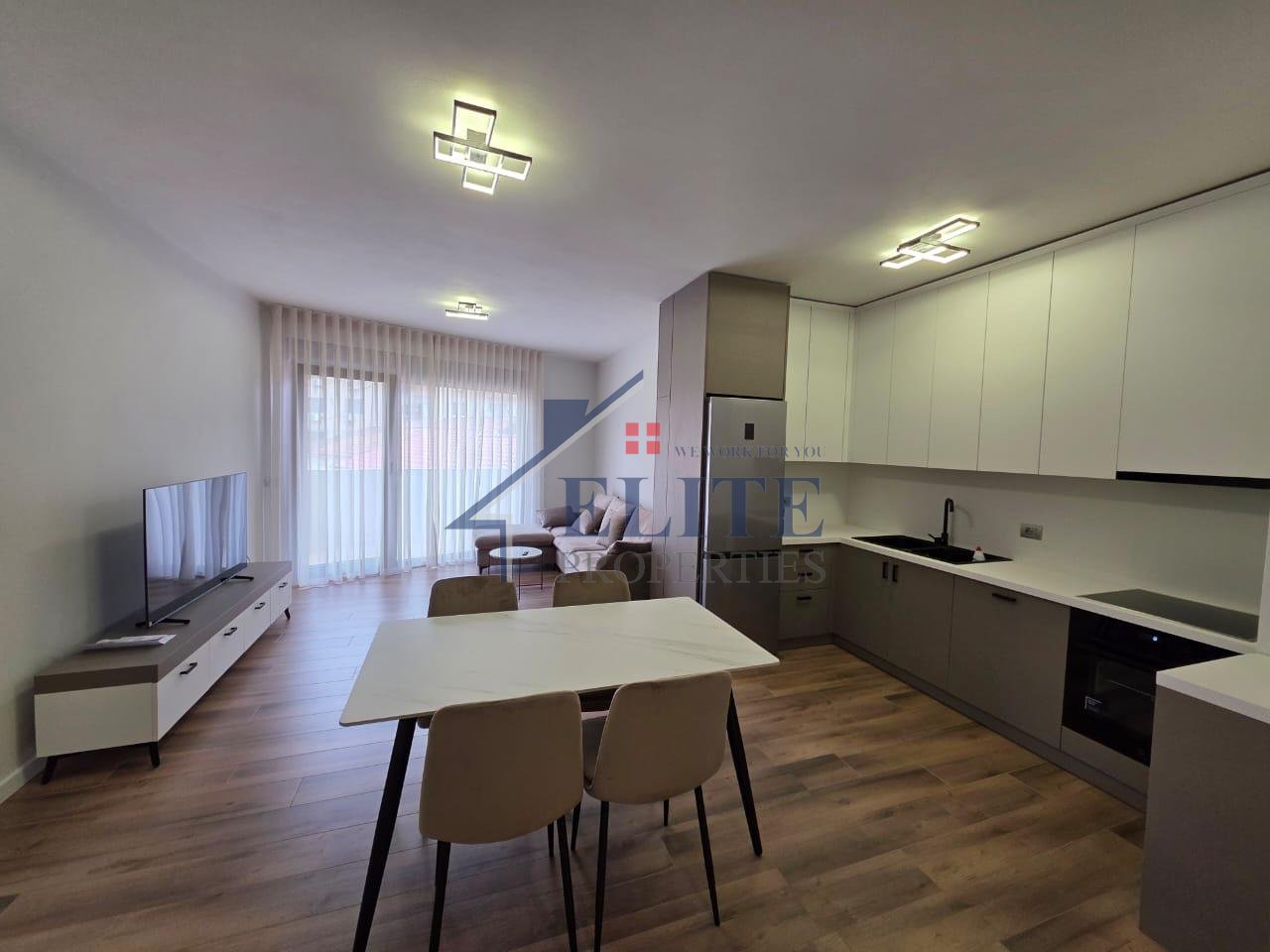 Rrugën e Elbasanit, jepet me qera apartament 2+1
