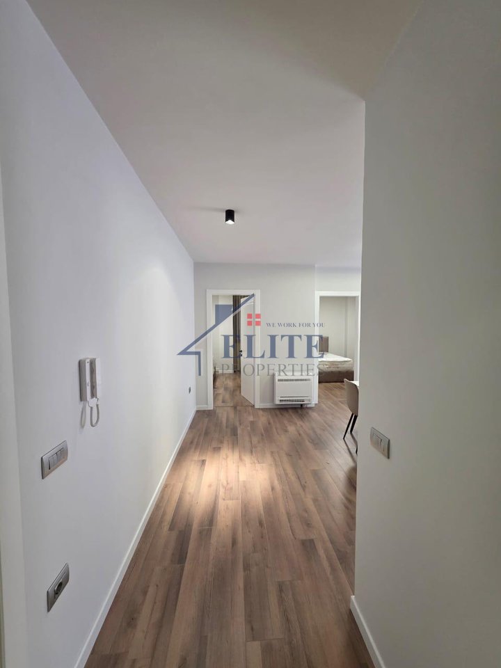 Rrugën e Elbasanit, jepet me qera apartament 2+1