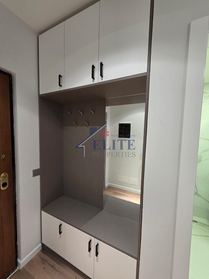 Rrugën e Elbasanit, jepet me qera apartament 2+1