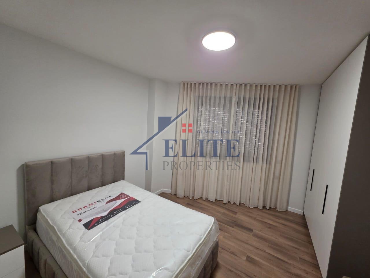 Rrugën e Elbasanit, jepet me qera apartament 2+1