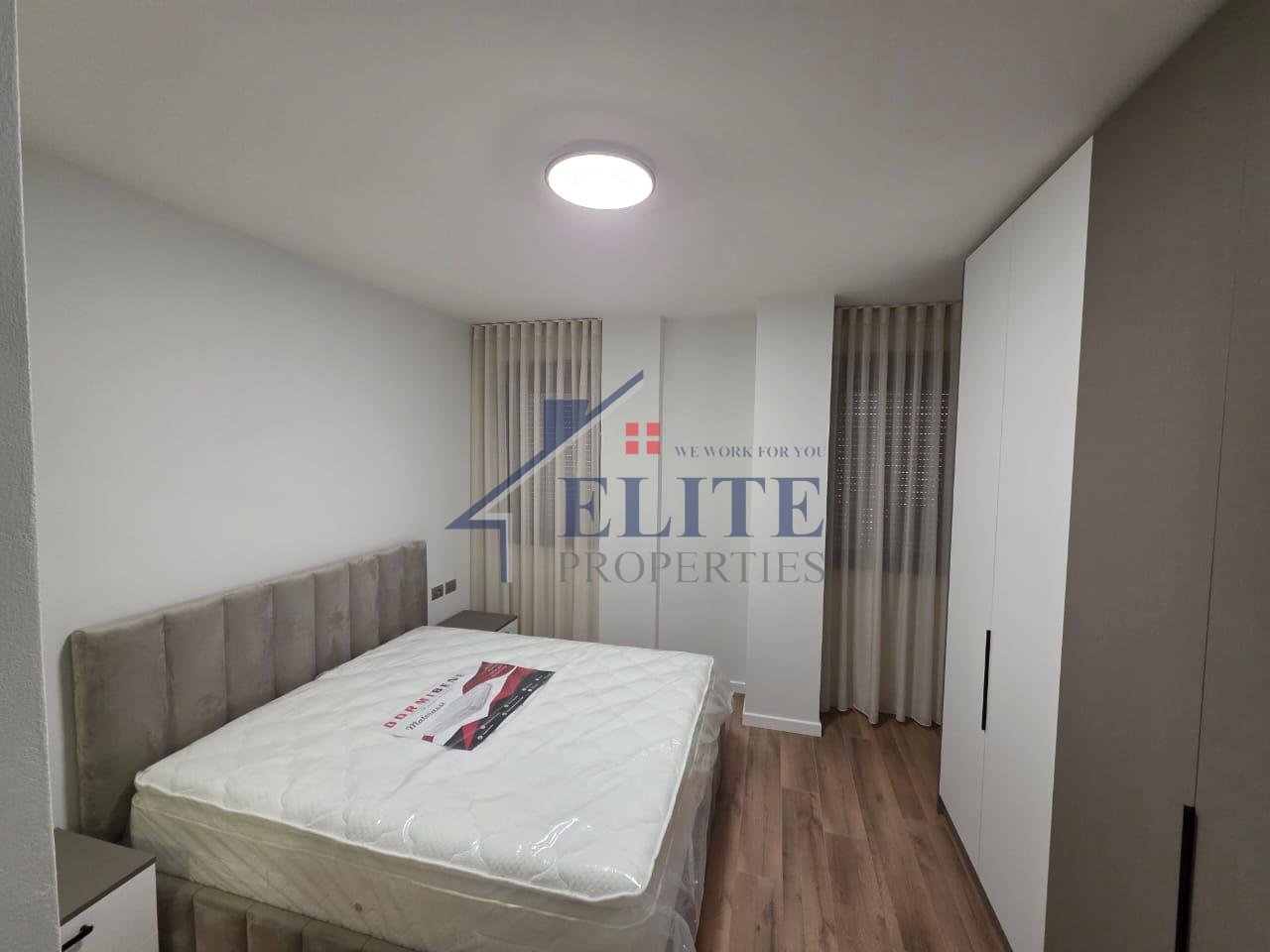 Rrugën e Elbasanit, jepet me qera apartament 2+1
