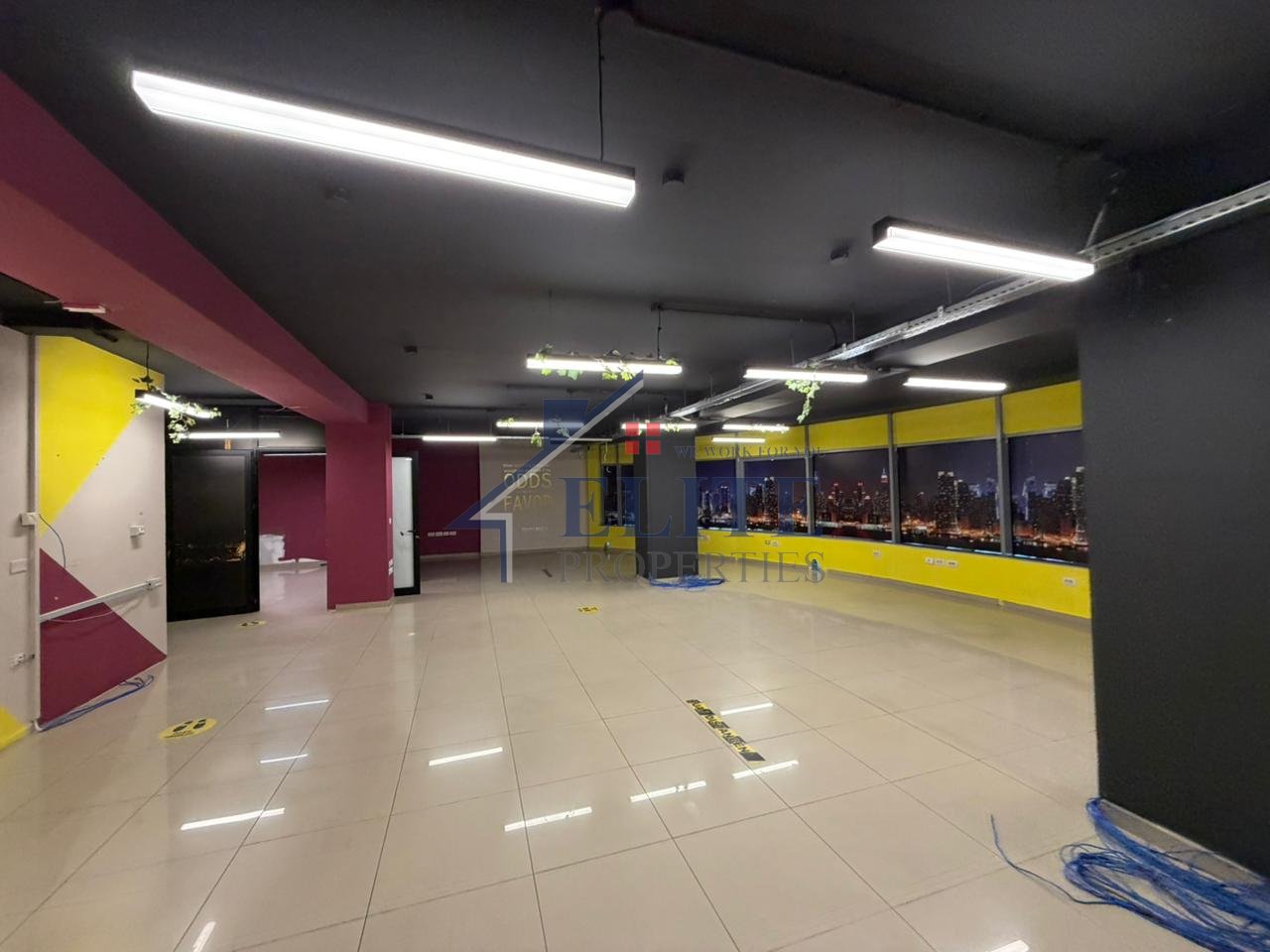 Kompleksi Halili, ambjent zyrash me qira