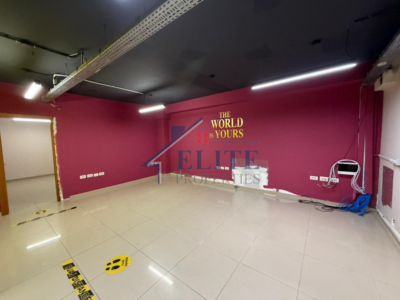 Kompleksi Halili, ambjent zyrash me qira