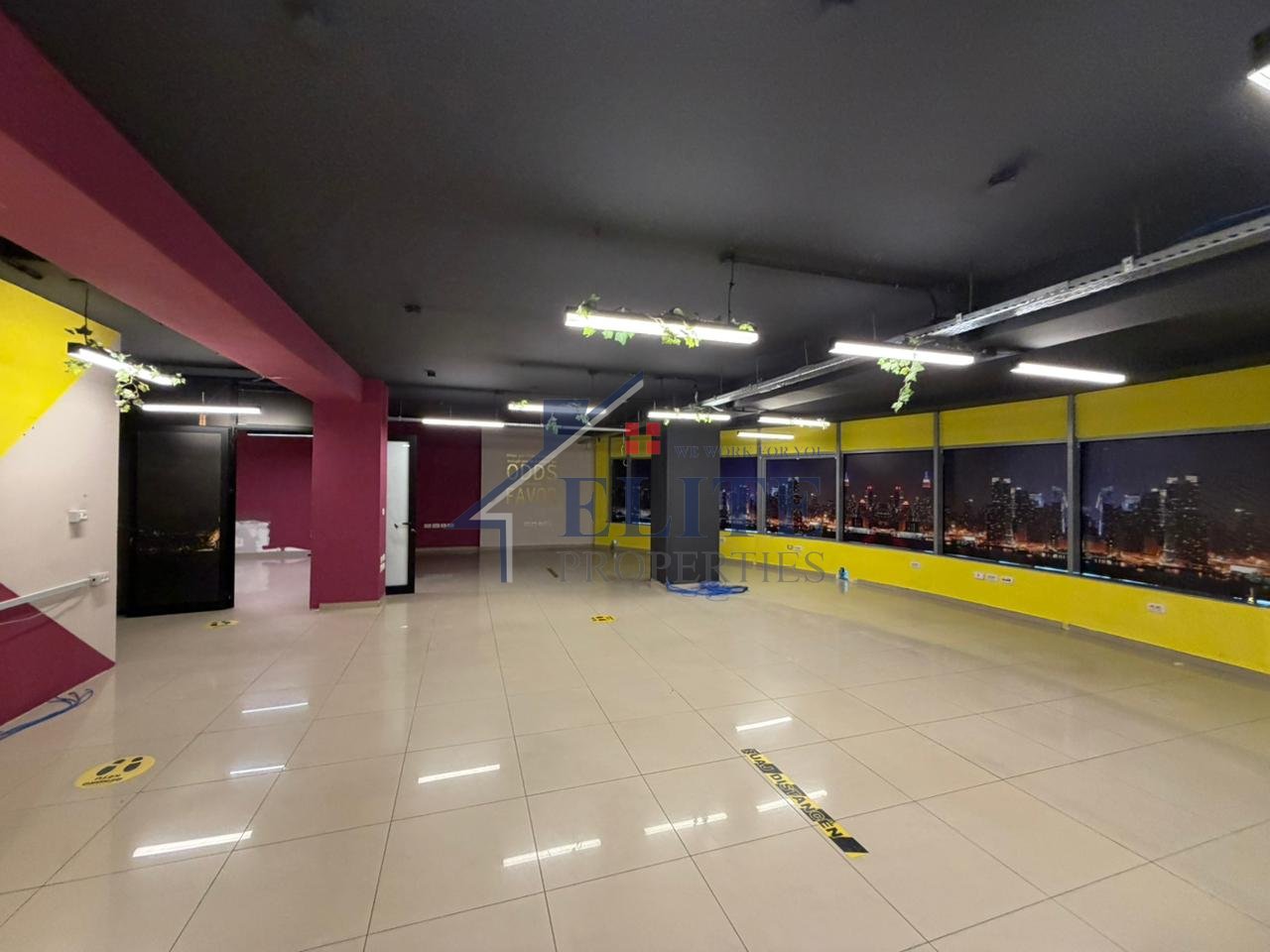 Kompleksi Halili, ambjent zyrash me qira