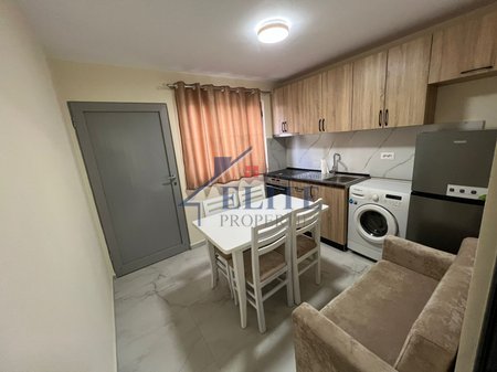 Prane shkolles se Bashkuar, jepet me qera partament 1+1