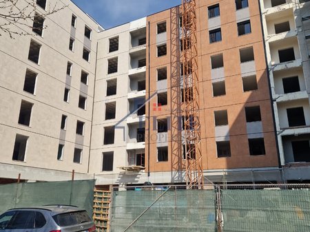 Kamez, apartament 3+1 ne shitje ne nje objekt te ri