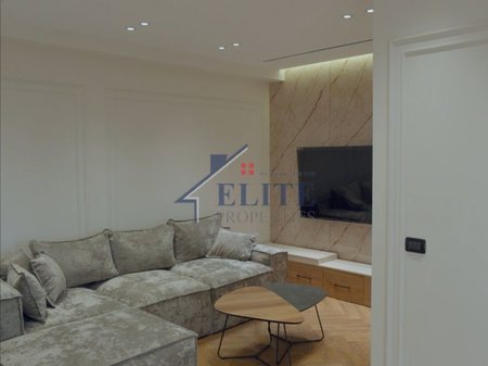 Pranë Delijorgjit, apartament 2+1 + garderobë në shitje