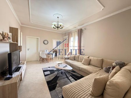 Fresku, appartamento con una camera da letto in affittoo