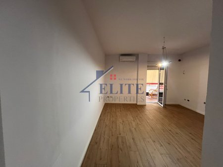 Complesso Colombo Lago Secco, appartamento con una camera da letto in affitto